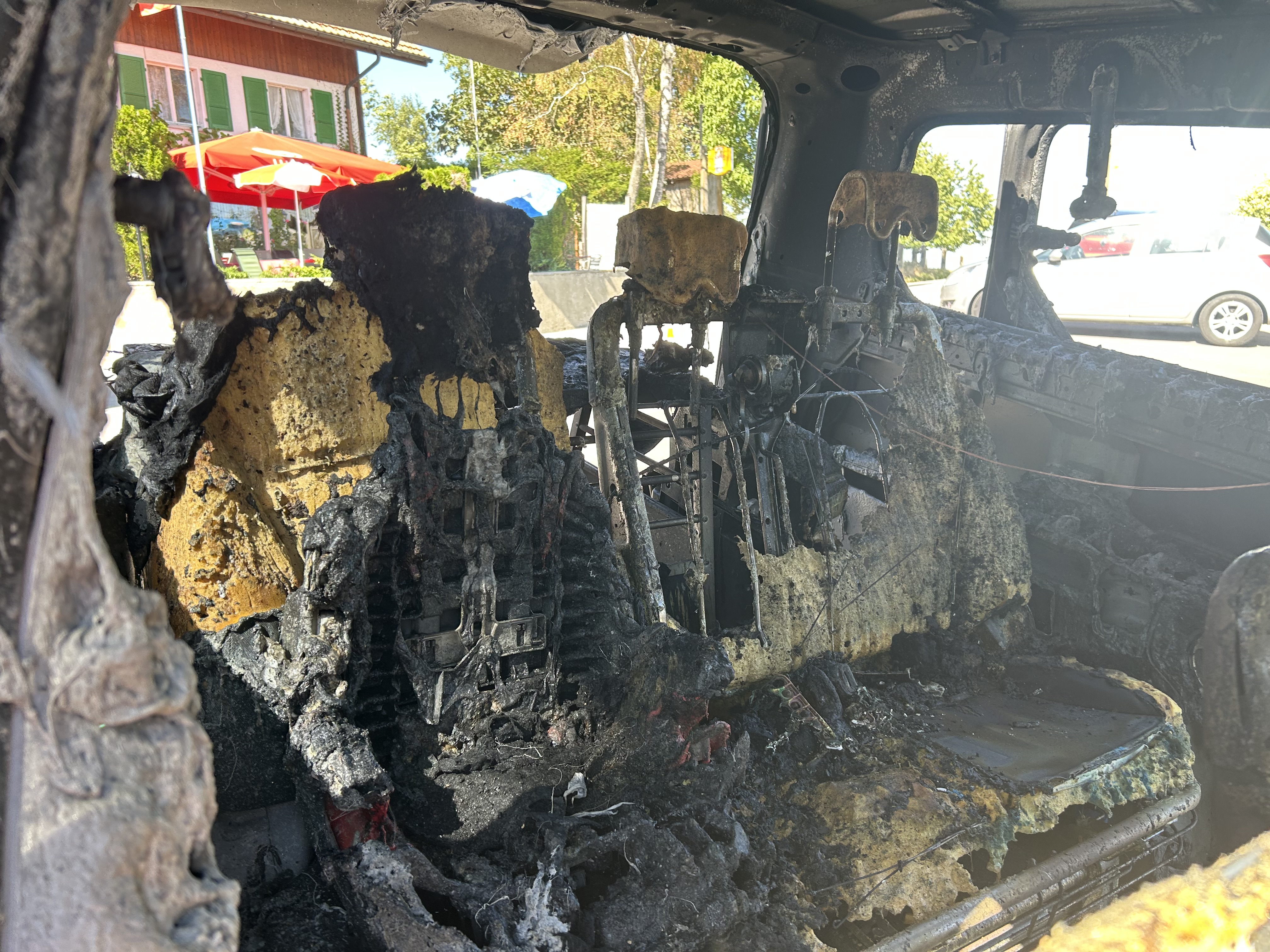Oberbütschel: Auto in Vollbrand geraten (Quelle: Kapo Bern)
