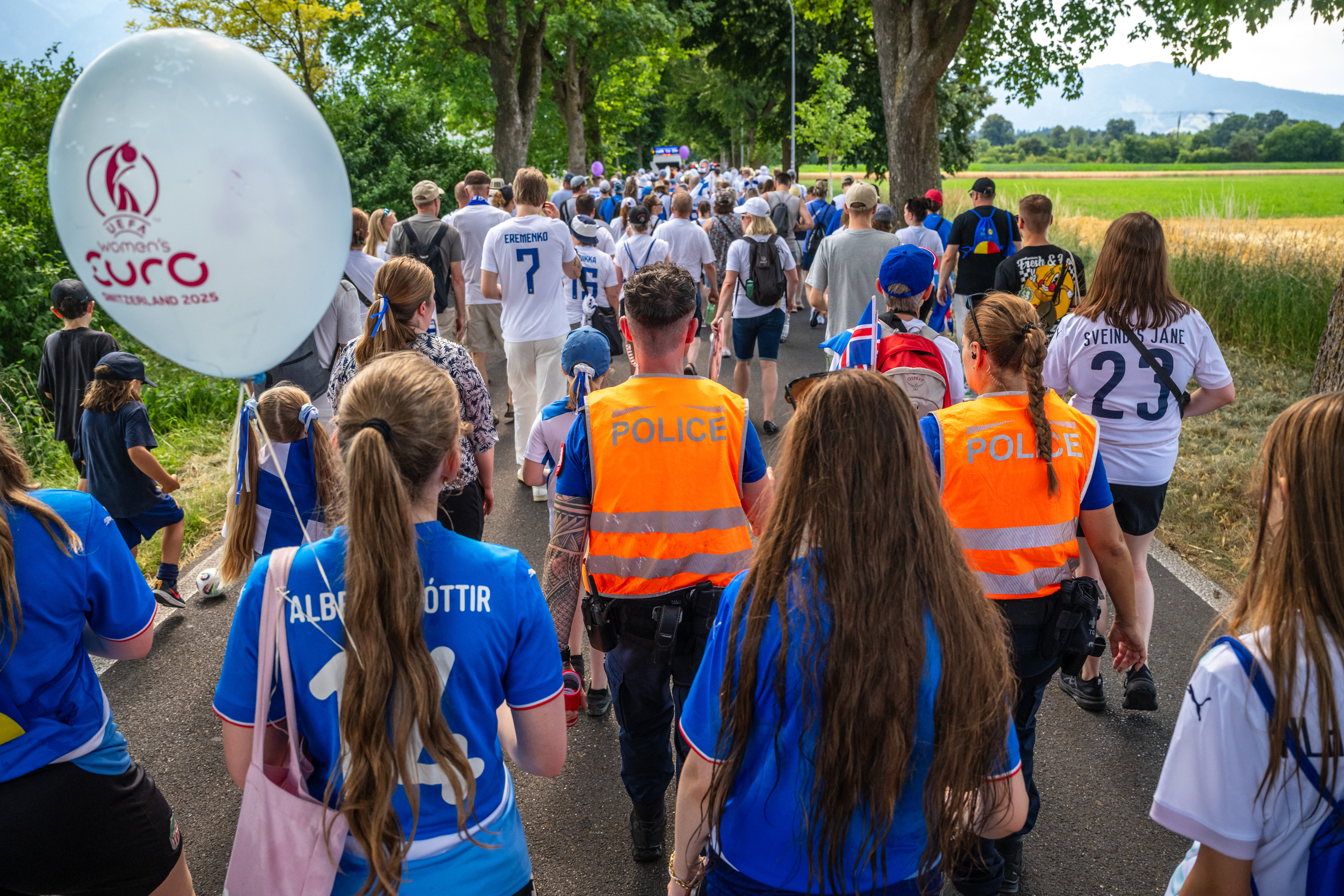 Fanwalk in Thun anlässlich der Partie Finnland-Island.