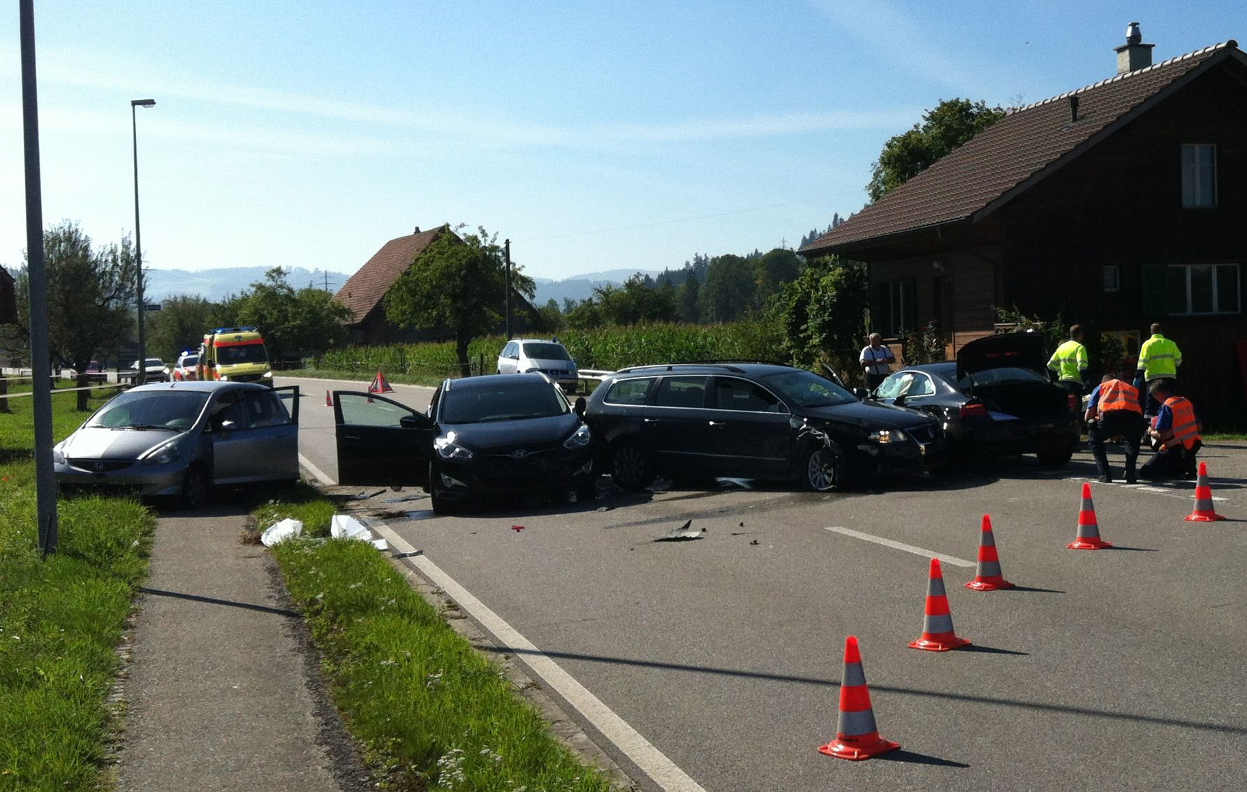 In den Unfall waren vier Autos involviert. Bild: Kantonspolizei Bern (anonymisiert)