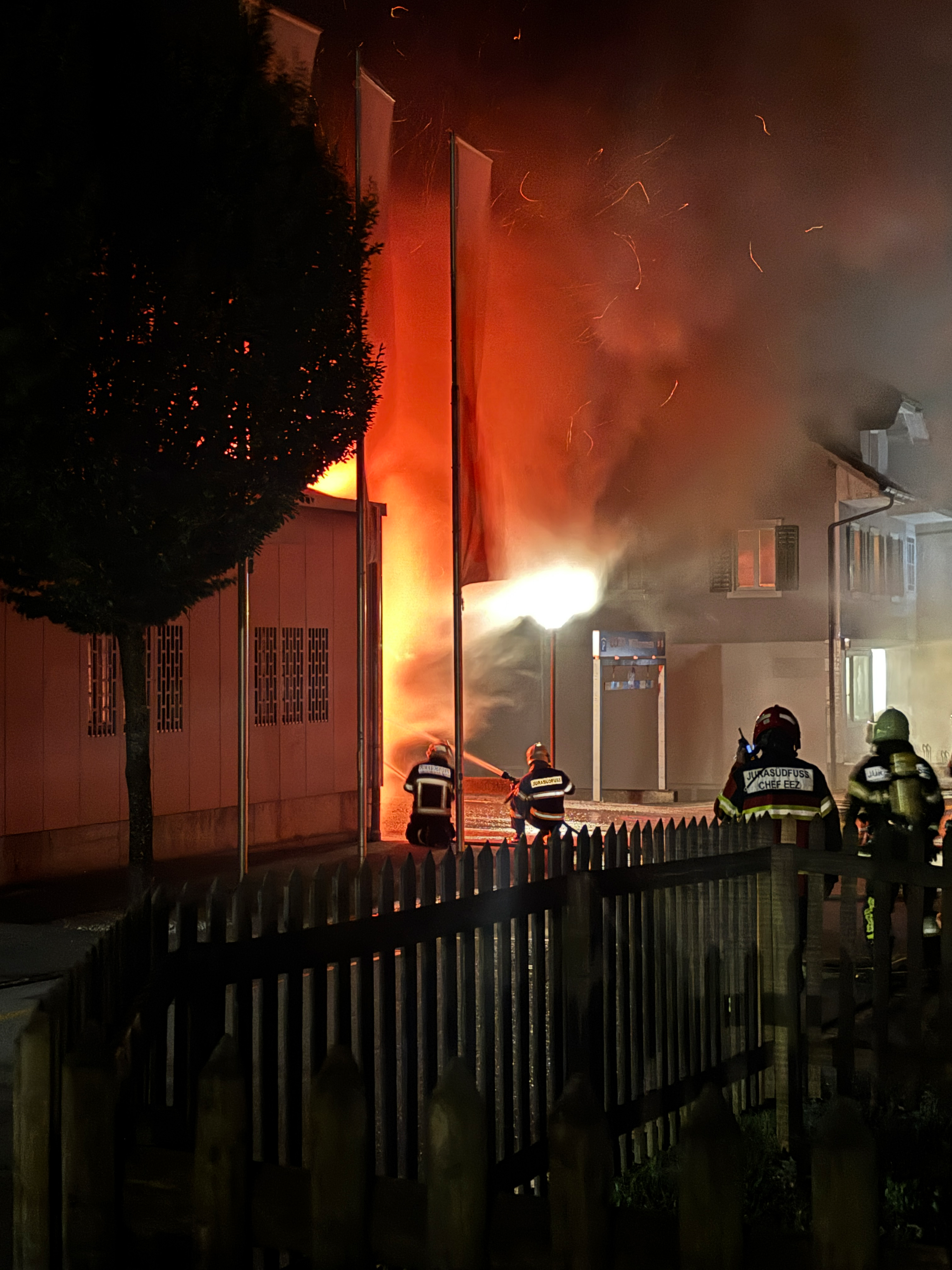 Am Dienstagabend ist es in einem Detailhandelsgeschäft in Wiedlisbach zu einem Brand gekommen. 