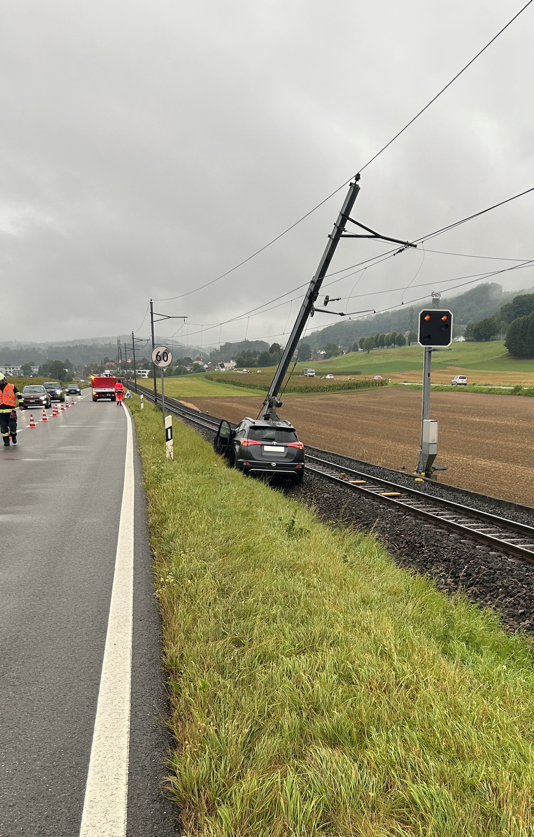 Der Autolenker wurde beim Unfall leicht verletzt. (Quelle: Kapo Bern)