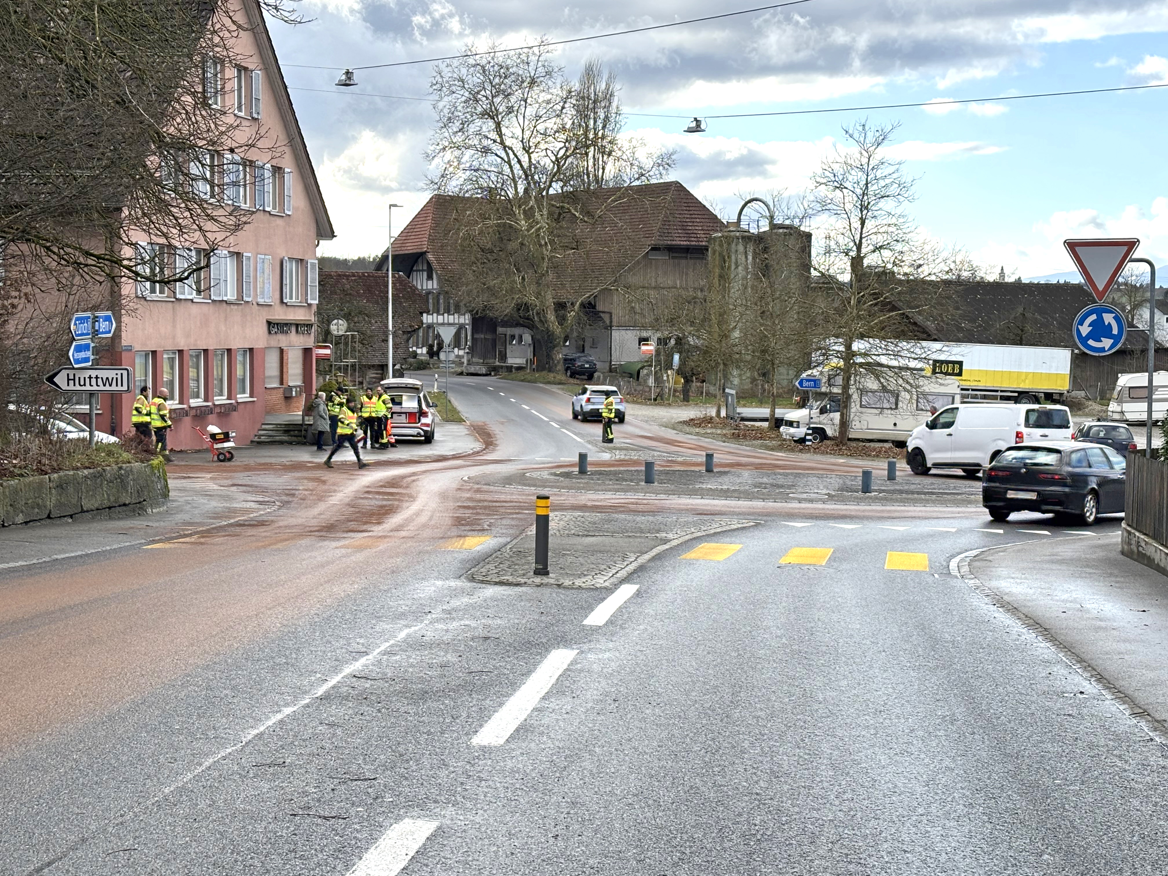 Am Mittwochnachmittag ist die Bernstrasse in Oberönz mit Speiseöl verunreinigt worden.
